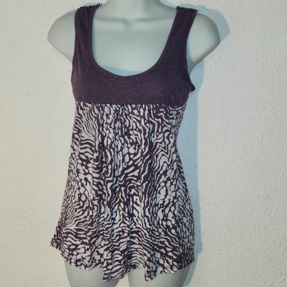 Curious **Gypsy stylish Tank top with crochet, Purple/white in size Large